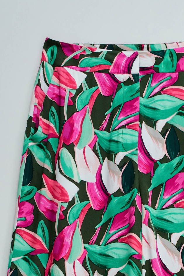CALÇAS REGULAR FIT COM PADRÃO FLORAL