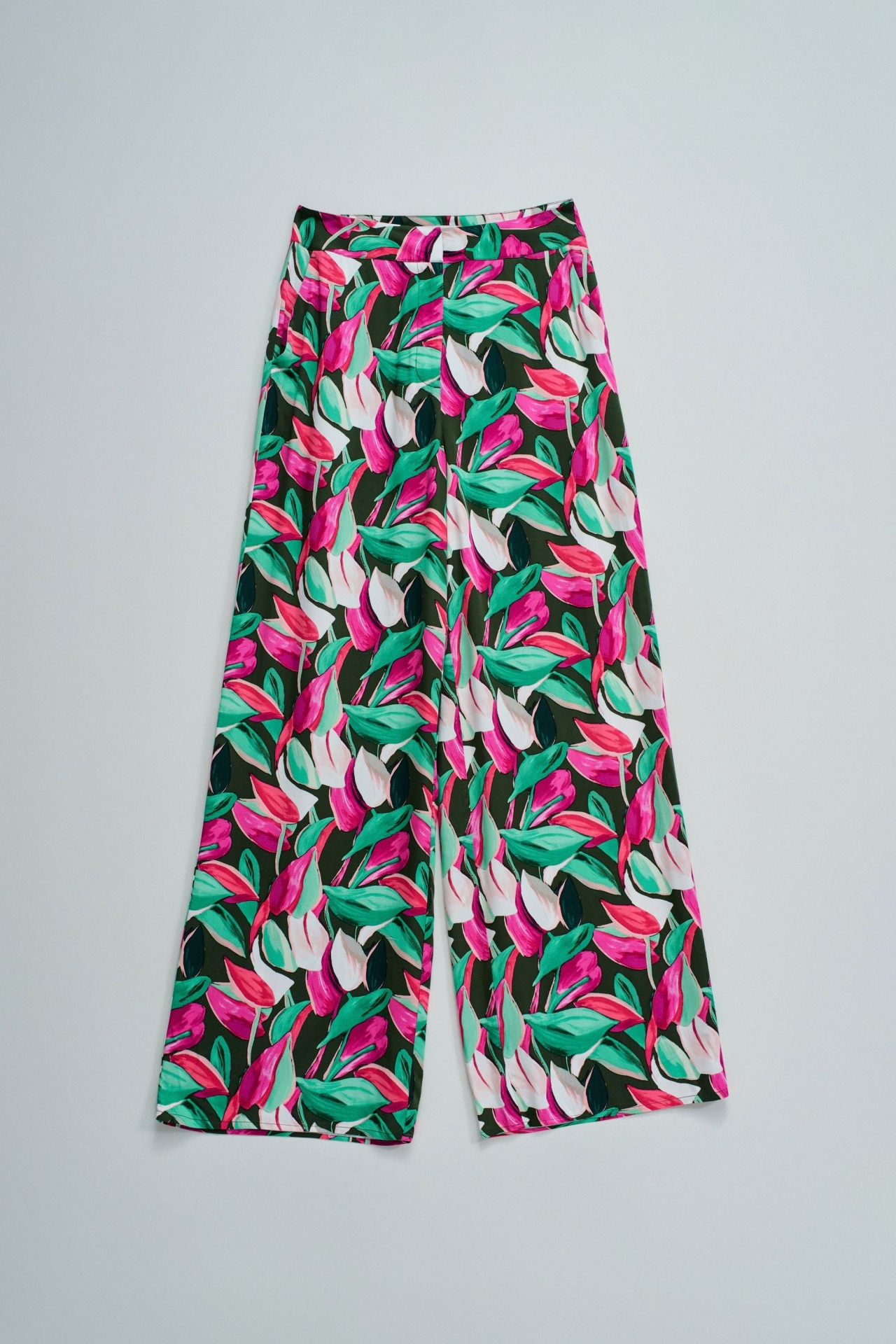 CAL�AS REGULAR FIT COM PADR�O FLORAL