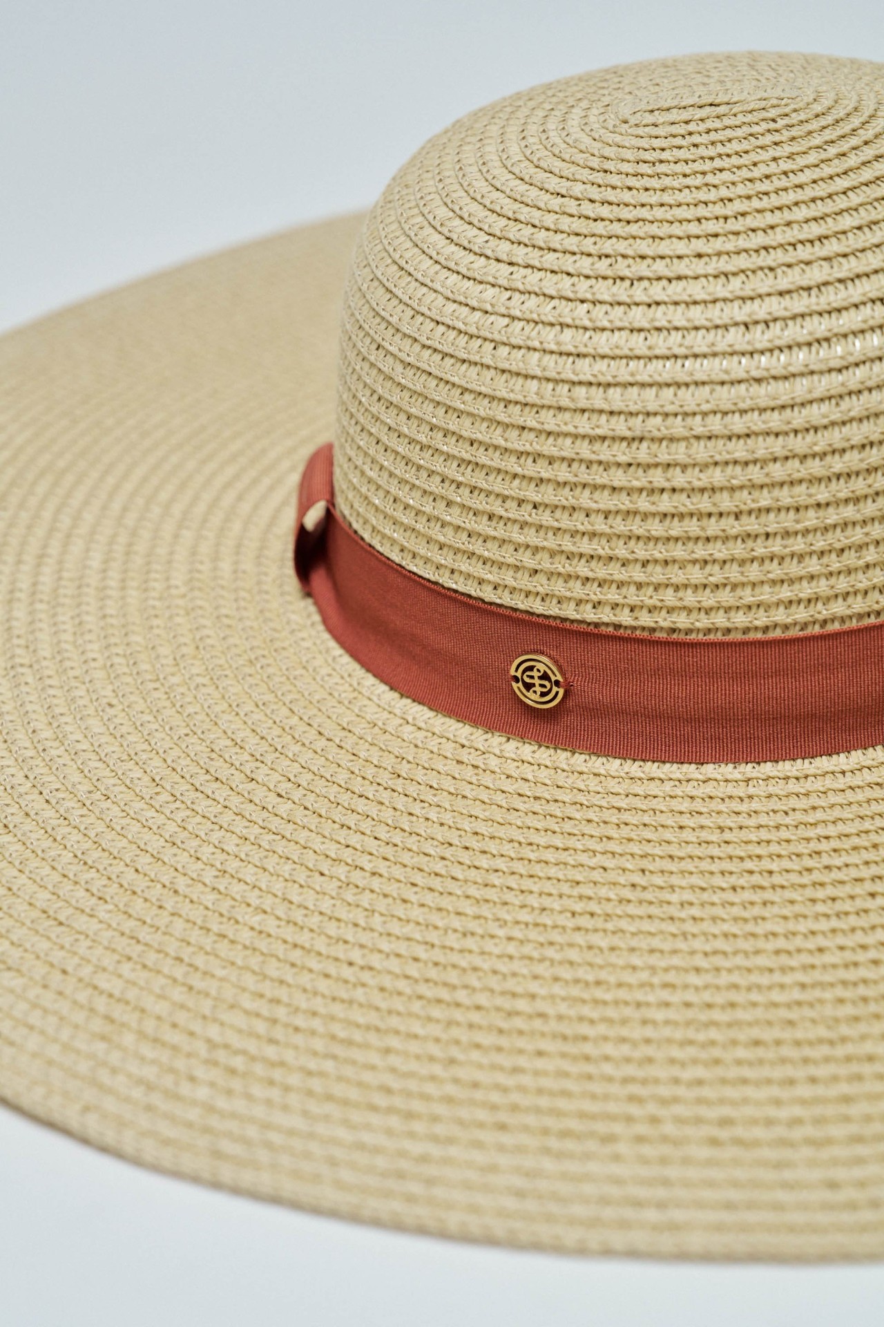 STRAW HAT