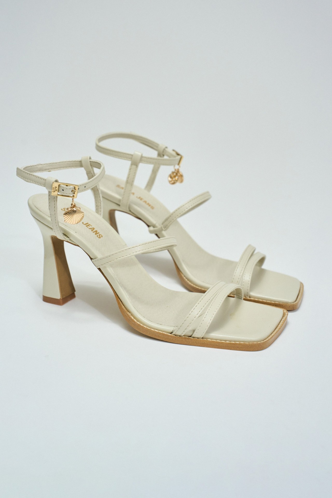 LEATHER SANDALS