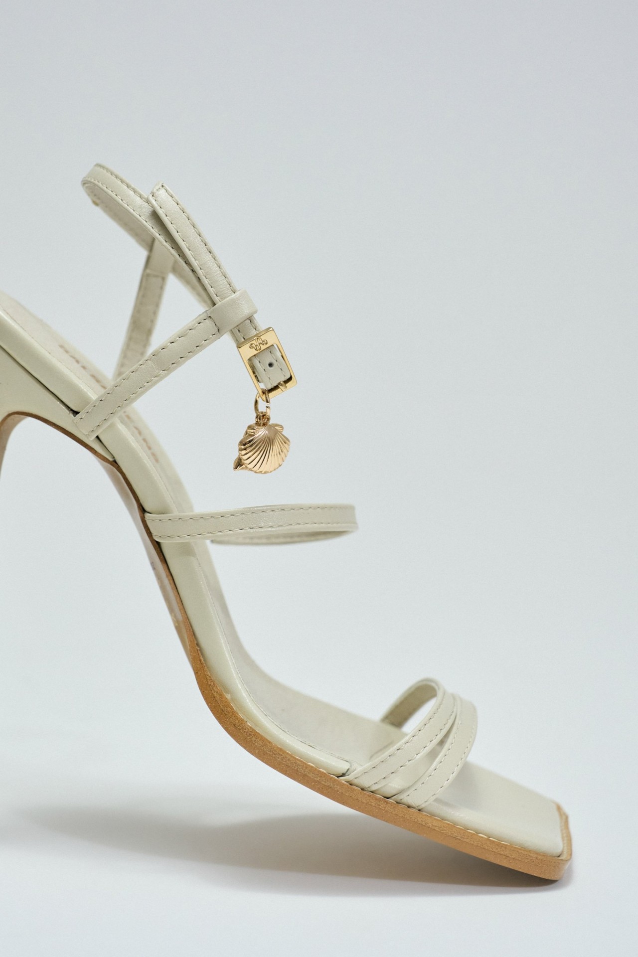 LEATHER SANDALS