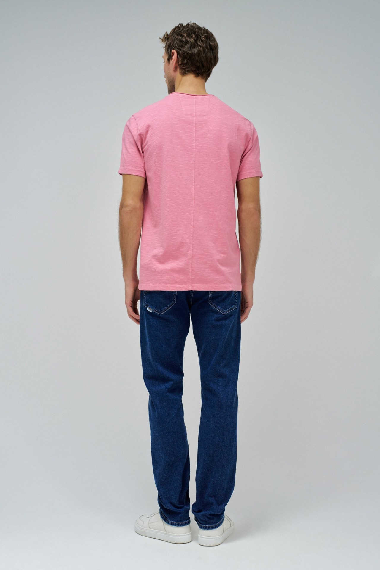 T-SHIRT COM BRANDING