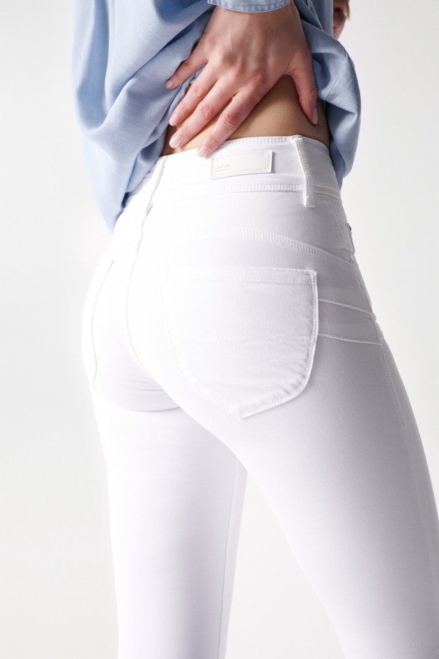 SECRET PUSH IN SKINNY JEANS
