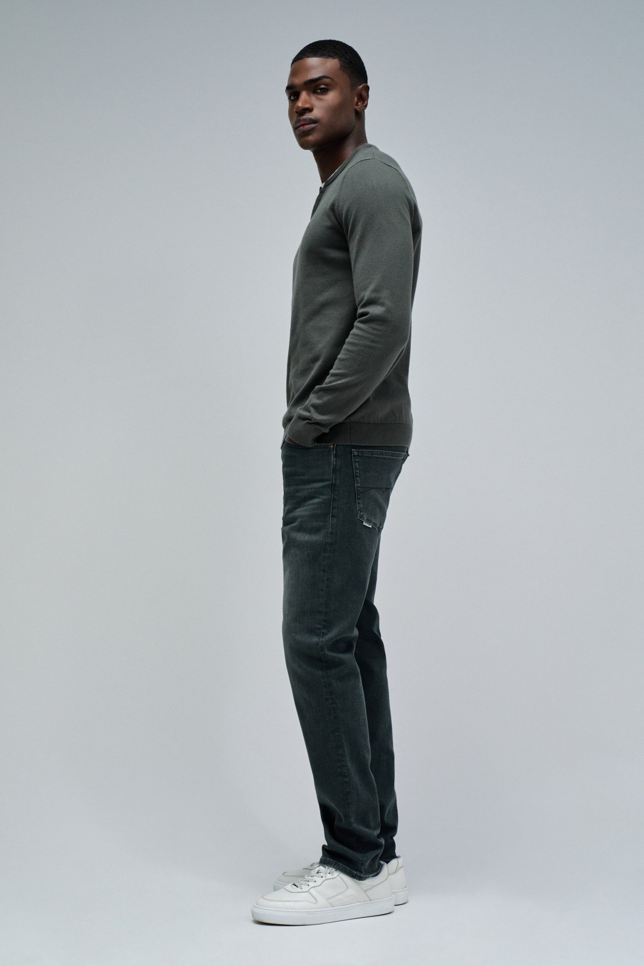 KNIT SWEATER