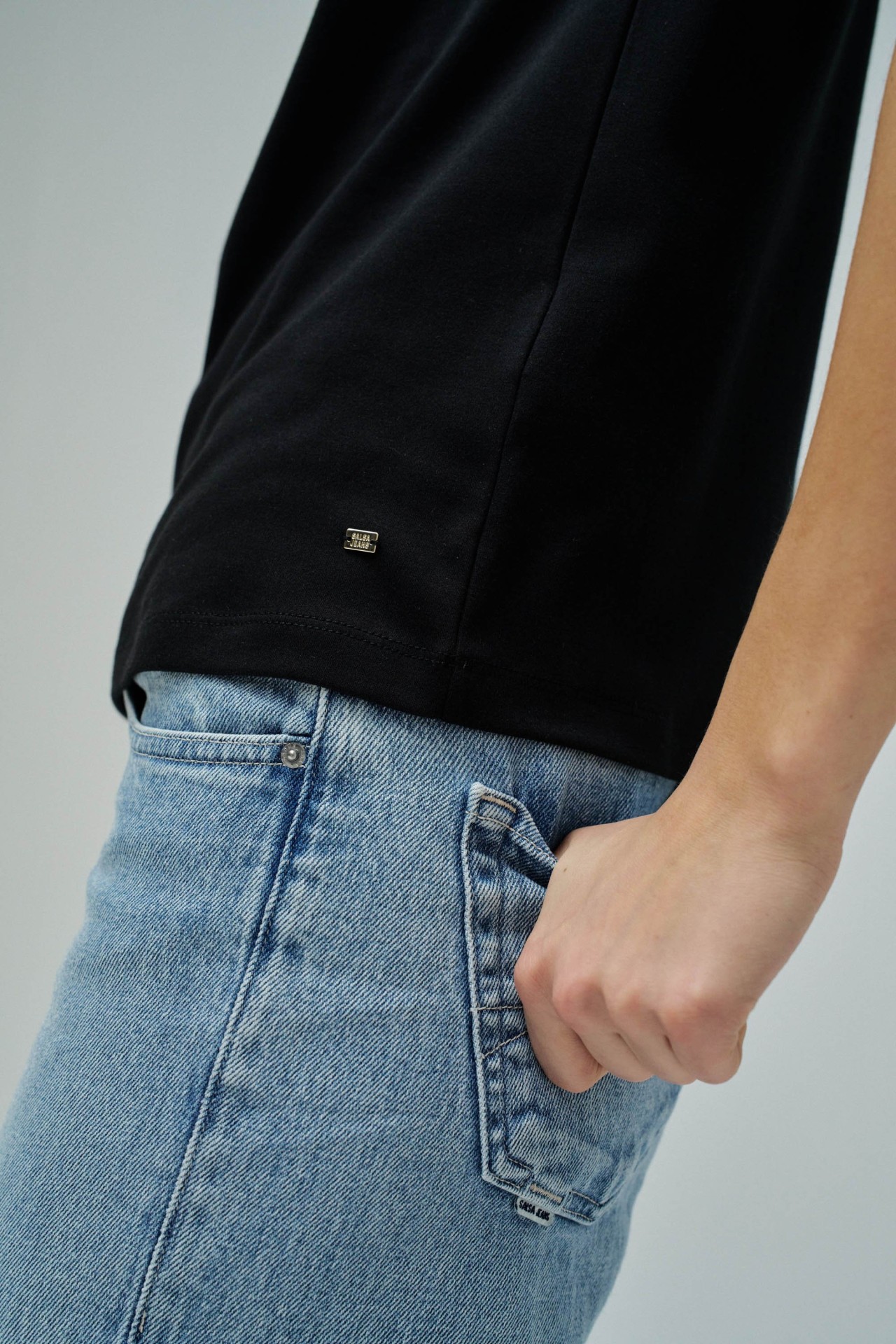 BASIC T-SHIRT