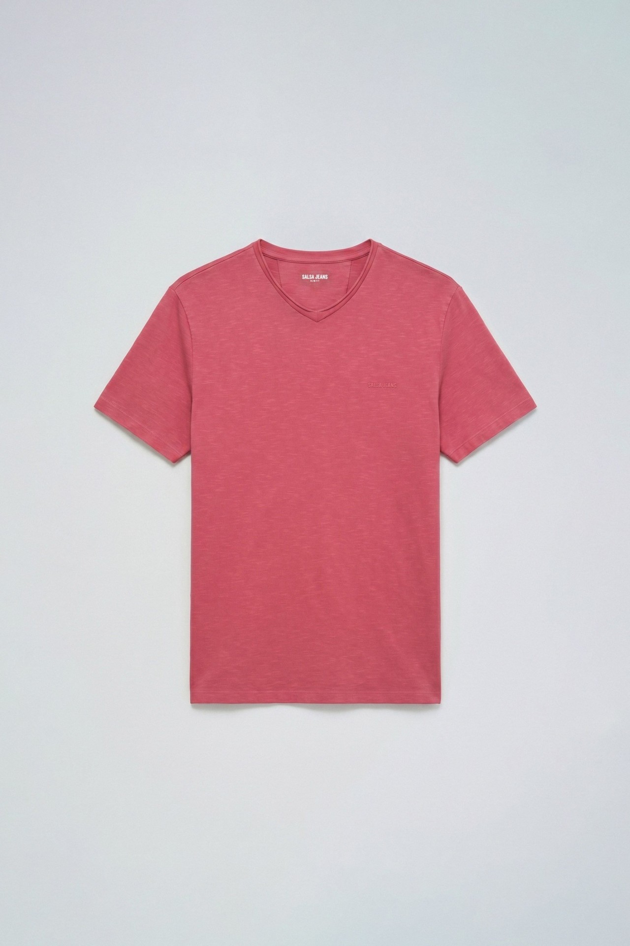 T-SHIRT MET MERKOPDRUK