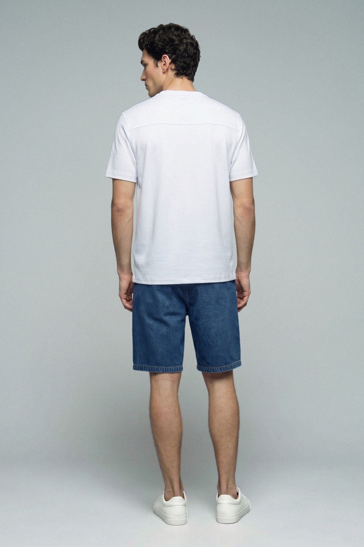 T-SHIRT COM BRANDING