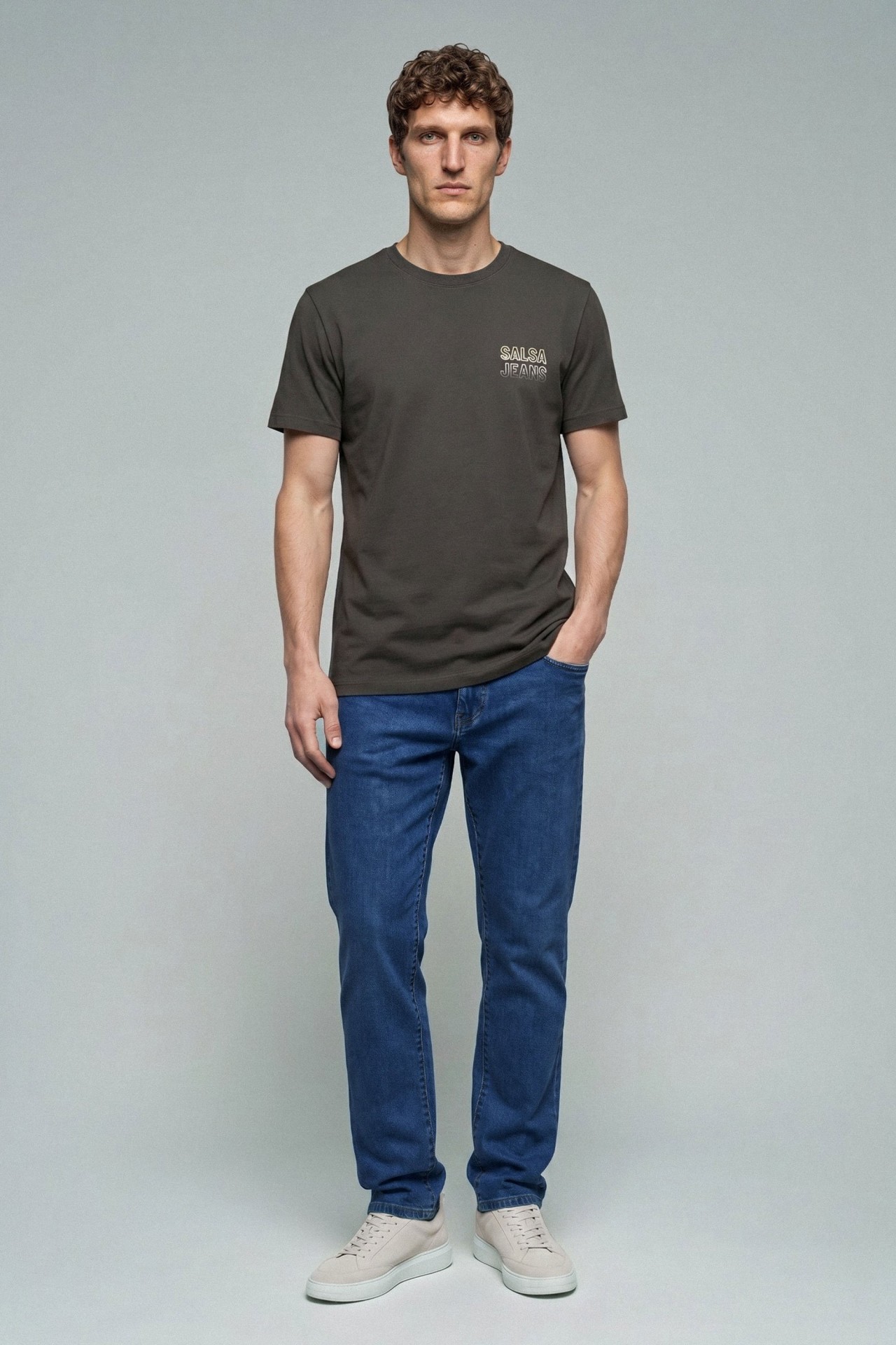 T-SHIRT COM BRANDING