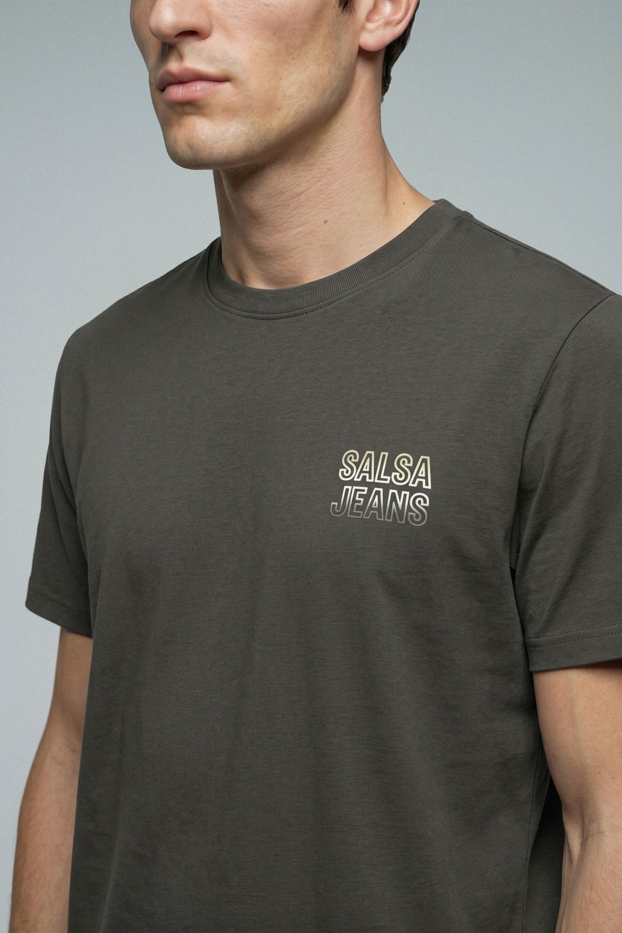 T-SHIRT COM BRANDING