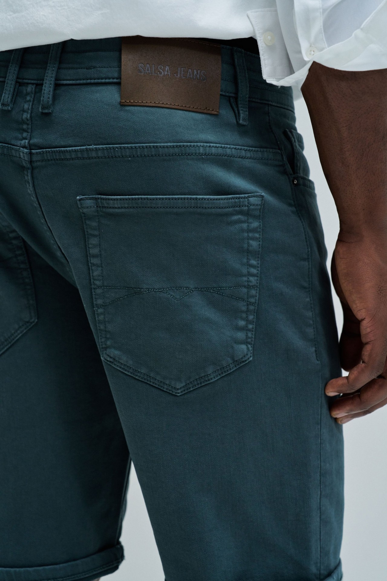 CAL��ES EM DENIM DE COR S-ACTIV