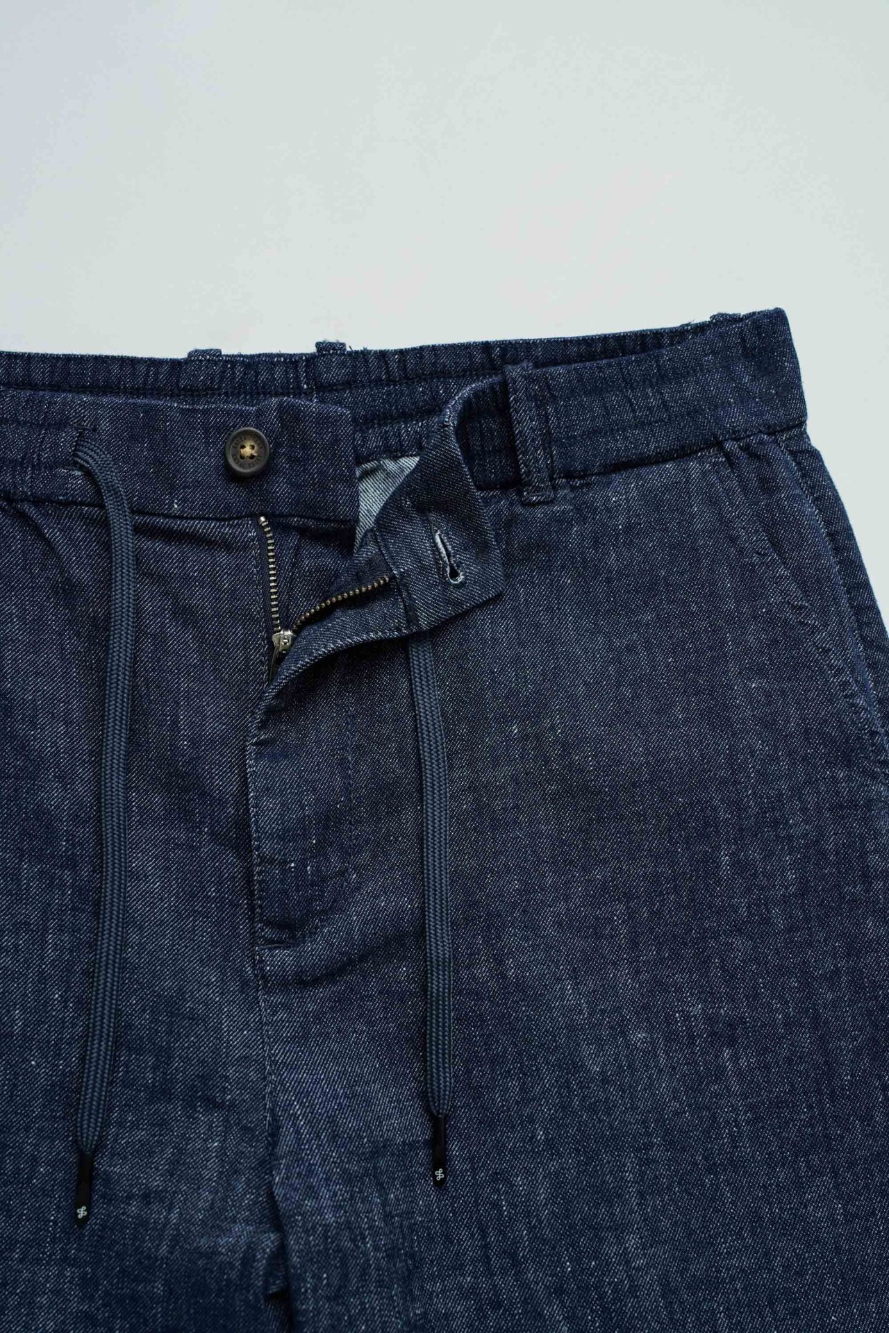 CAL��ES JOGGERS EM DENIM LEVE
