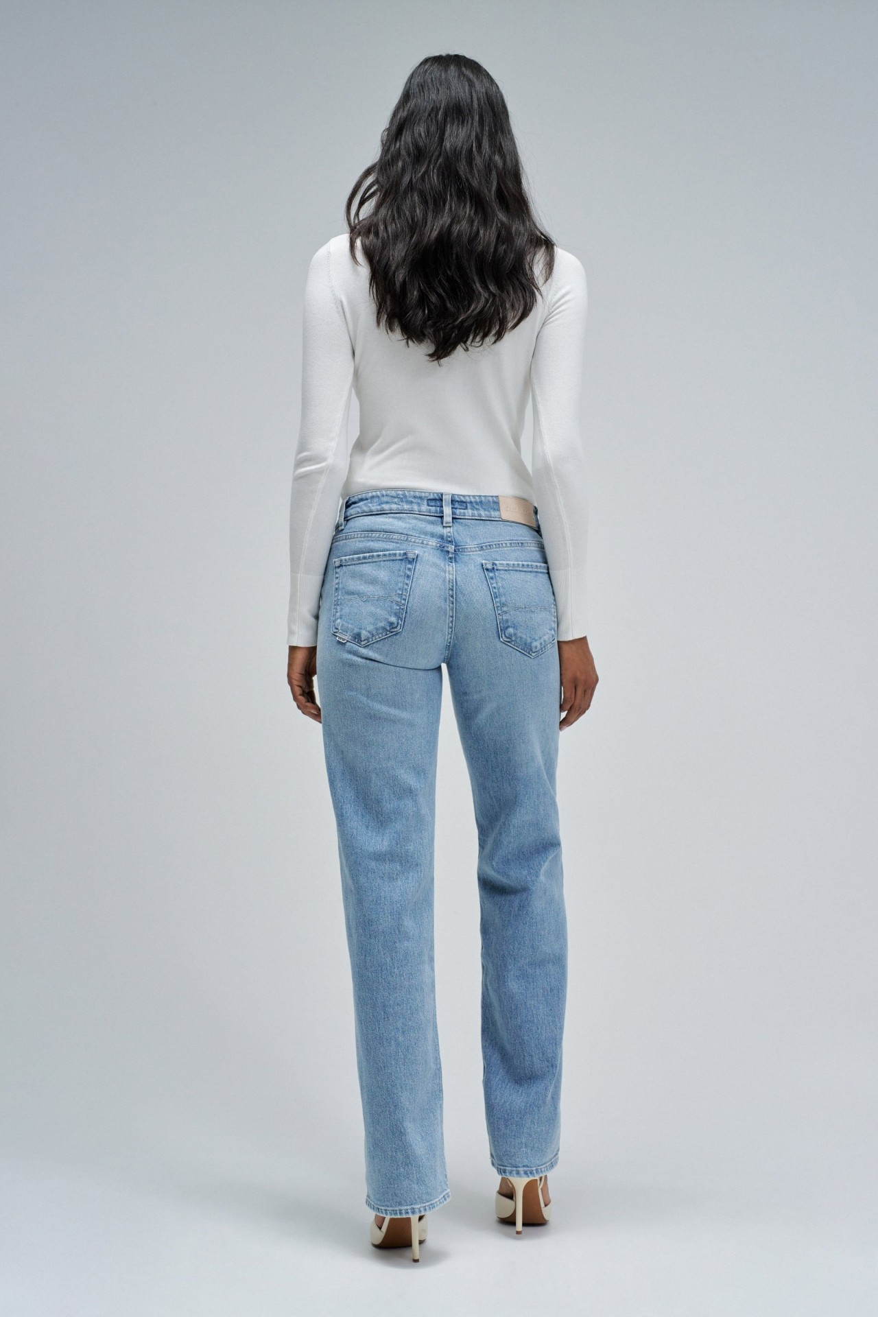 JEANS LOW RISE STRAIGHT