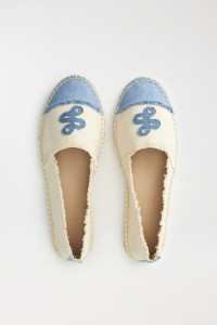ALPERCATAS COM DETALHES EM DENIM