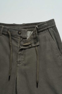 CAL��ES JOGGERS EM DENIM LEVE