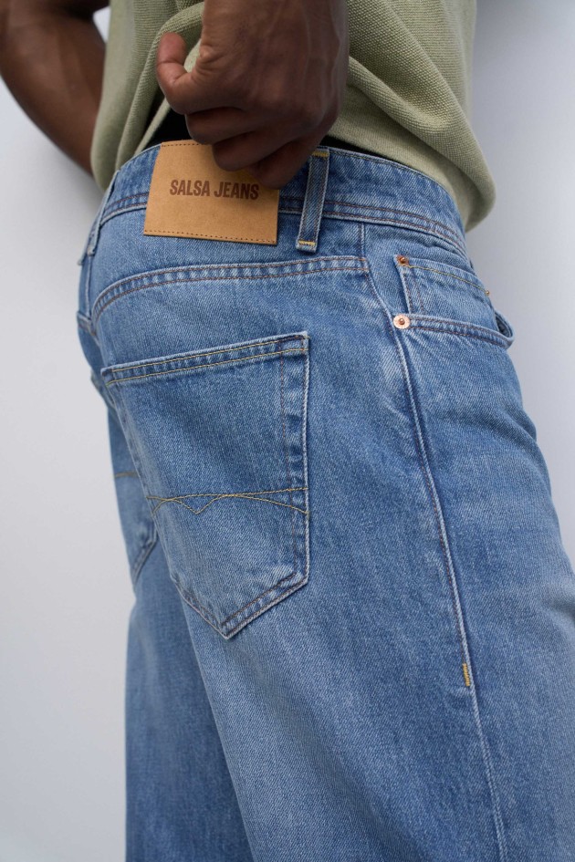 STRAIGHT FIT JEANS
