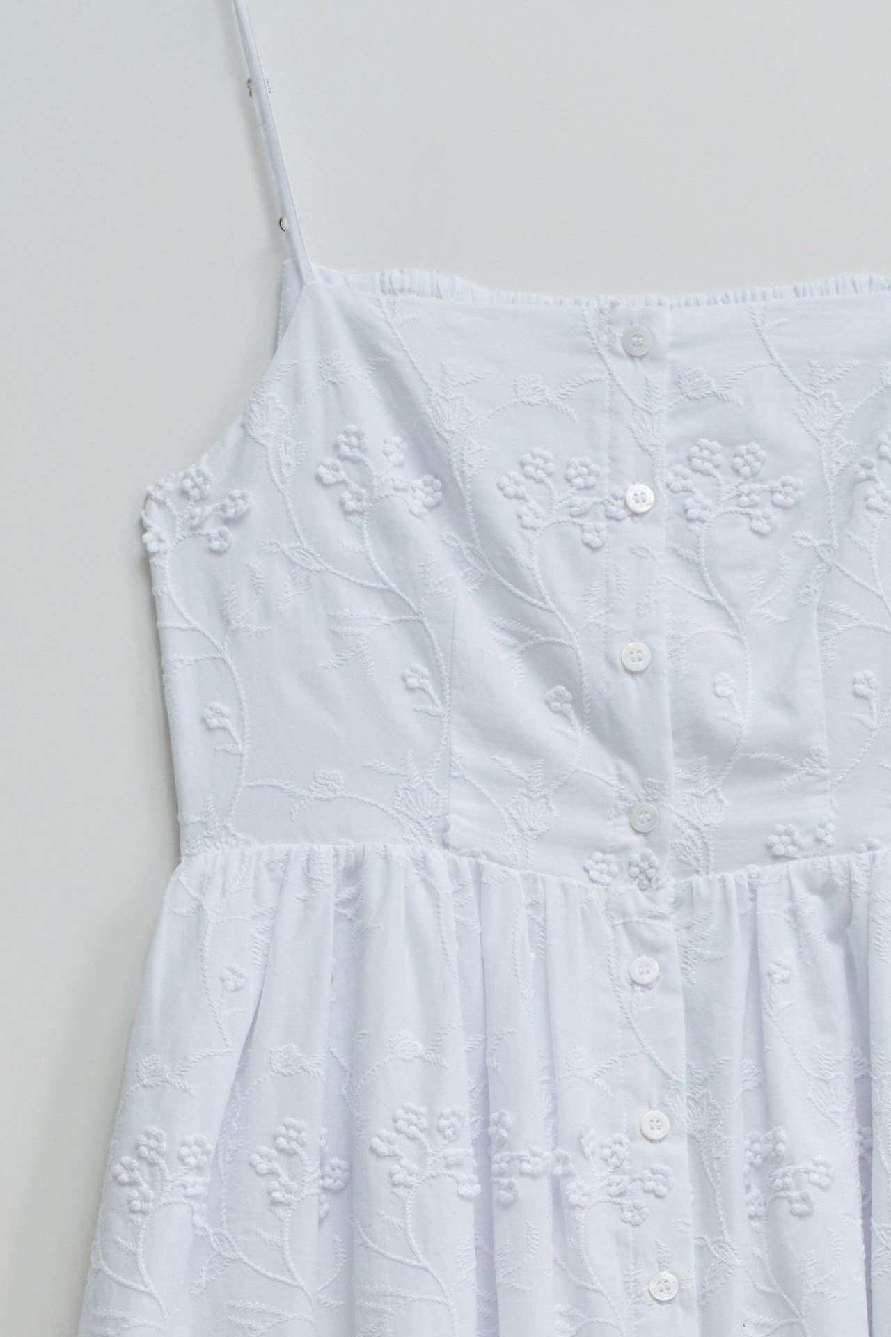 ROBE MIDI AVEC BRODERIES
