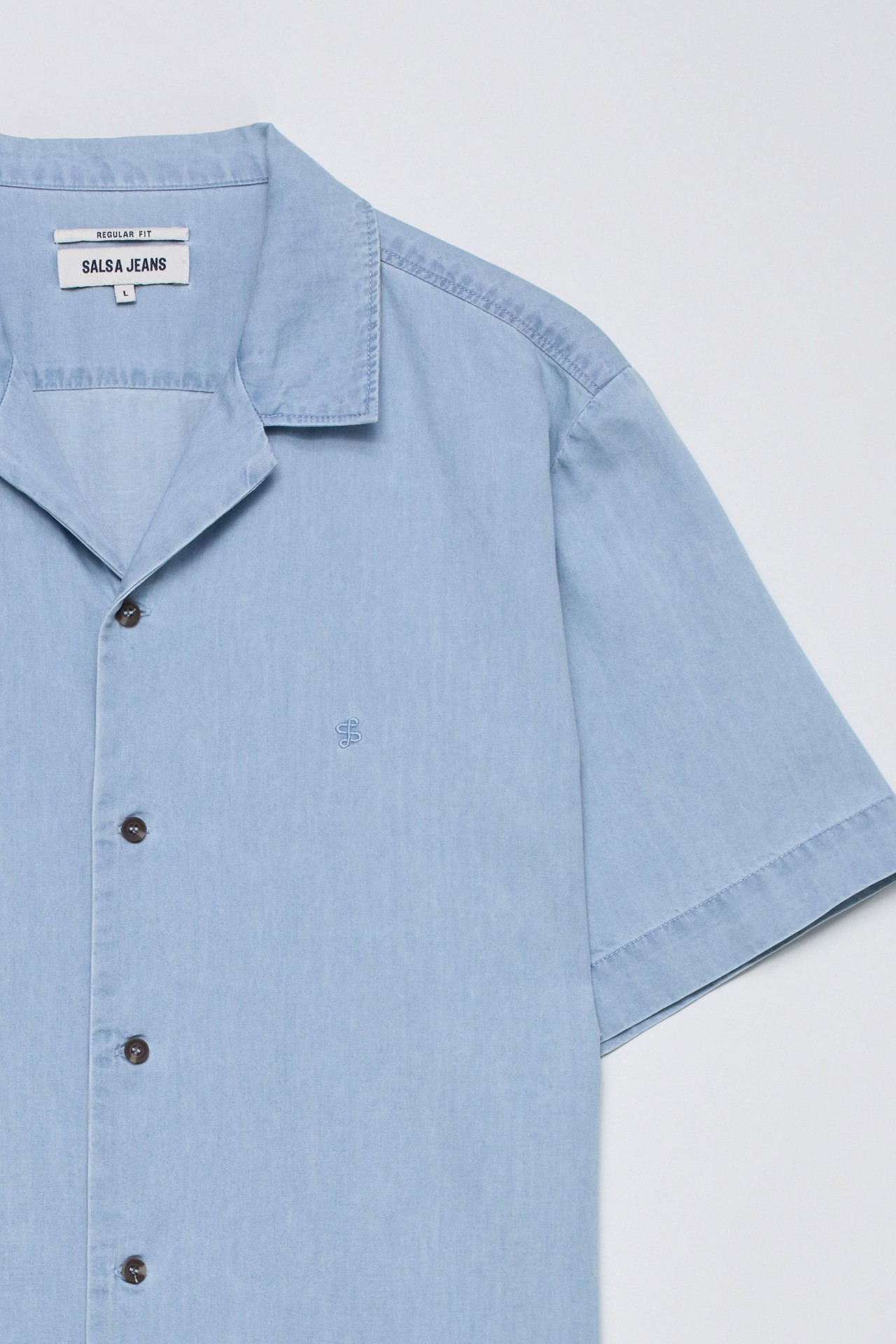 CAMISA DE MANGA CURTA EM DENIM LEVE
