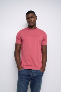 T-SHIRT MIT BRANDING