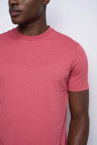 T-SHIRT MIT BRANDING