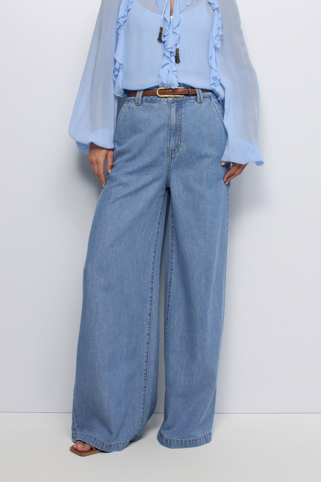 CAL�AS CHINO EM LIGHTDENIM COM PERNA WIDE