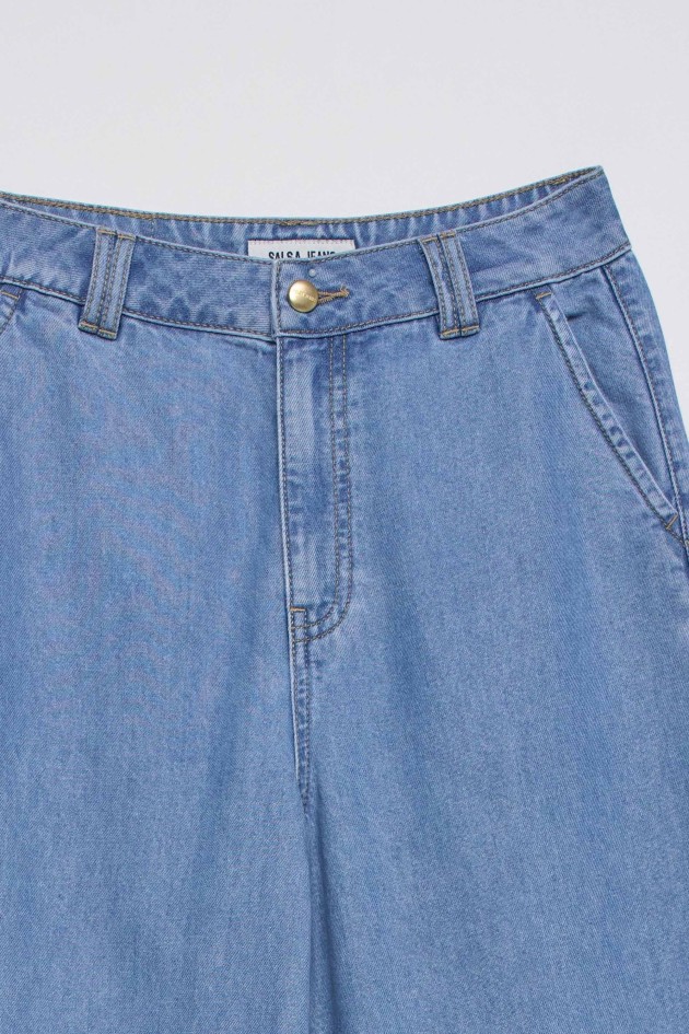 CALÇAS CHINO EM LIGHTDENIM COM PERNA WIDE
