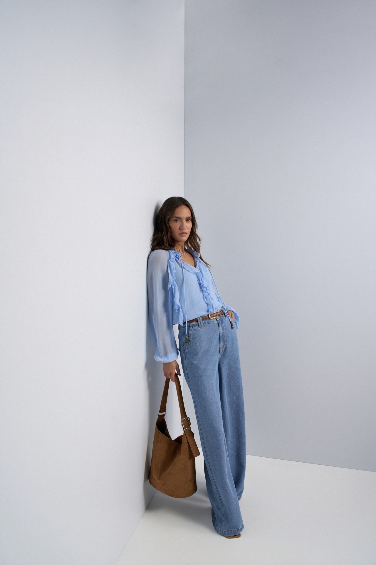 CAL�AS CHINO EM LIGHTDENIM COM PERNA WIDE