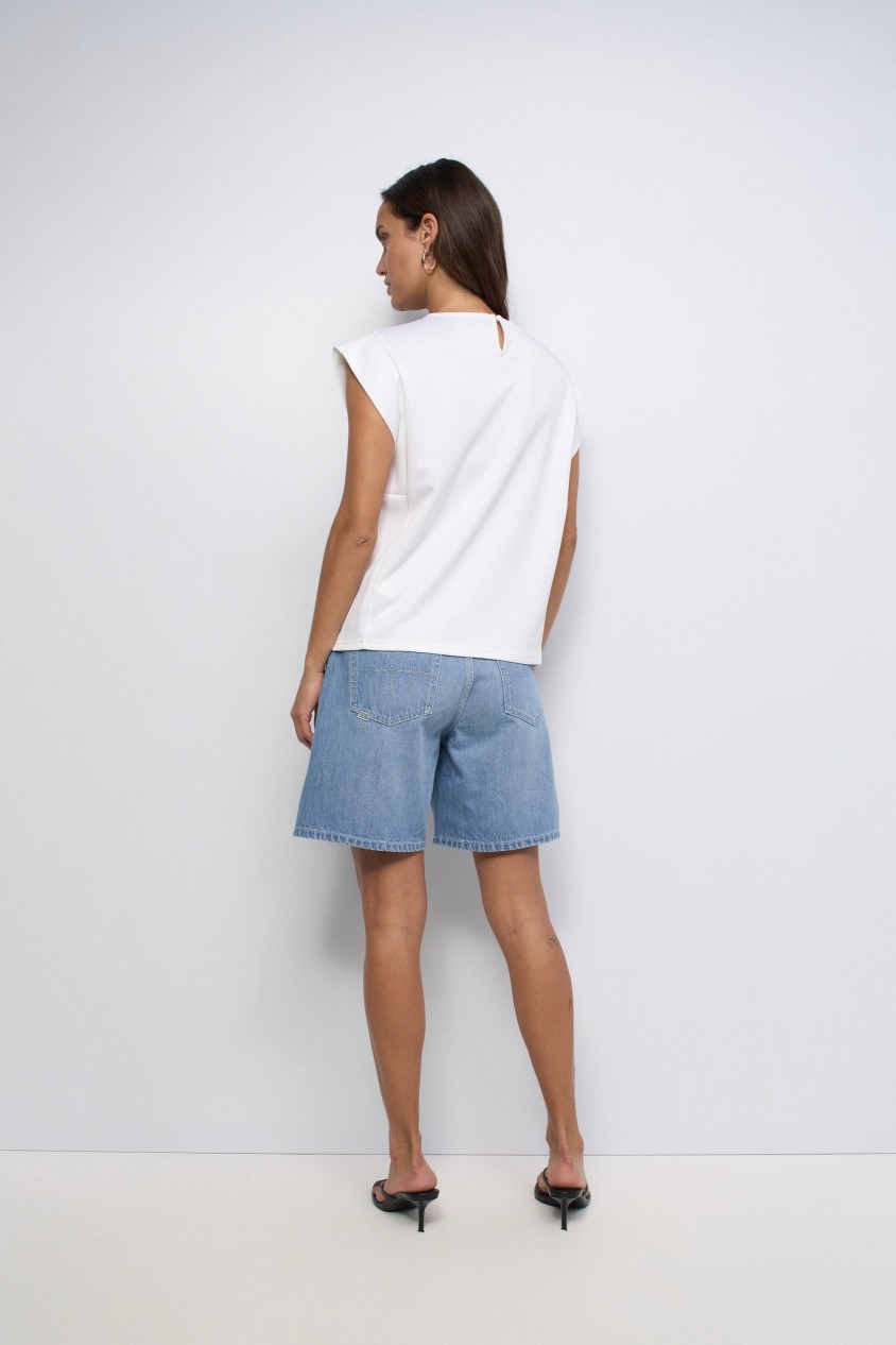 T-SHIRT WITH BUTTONS