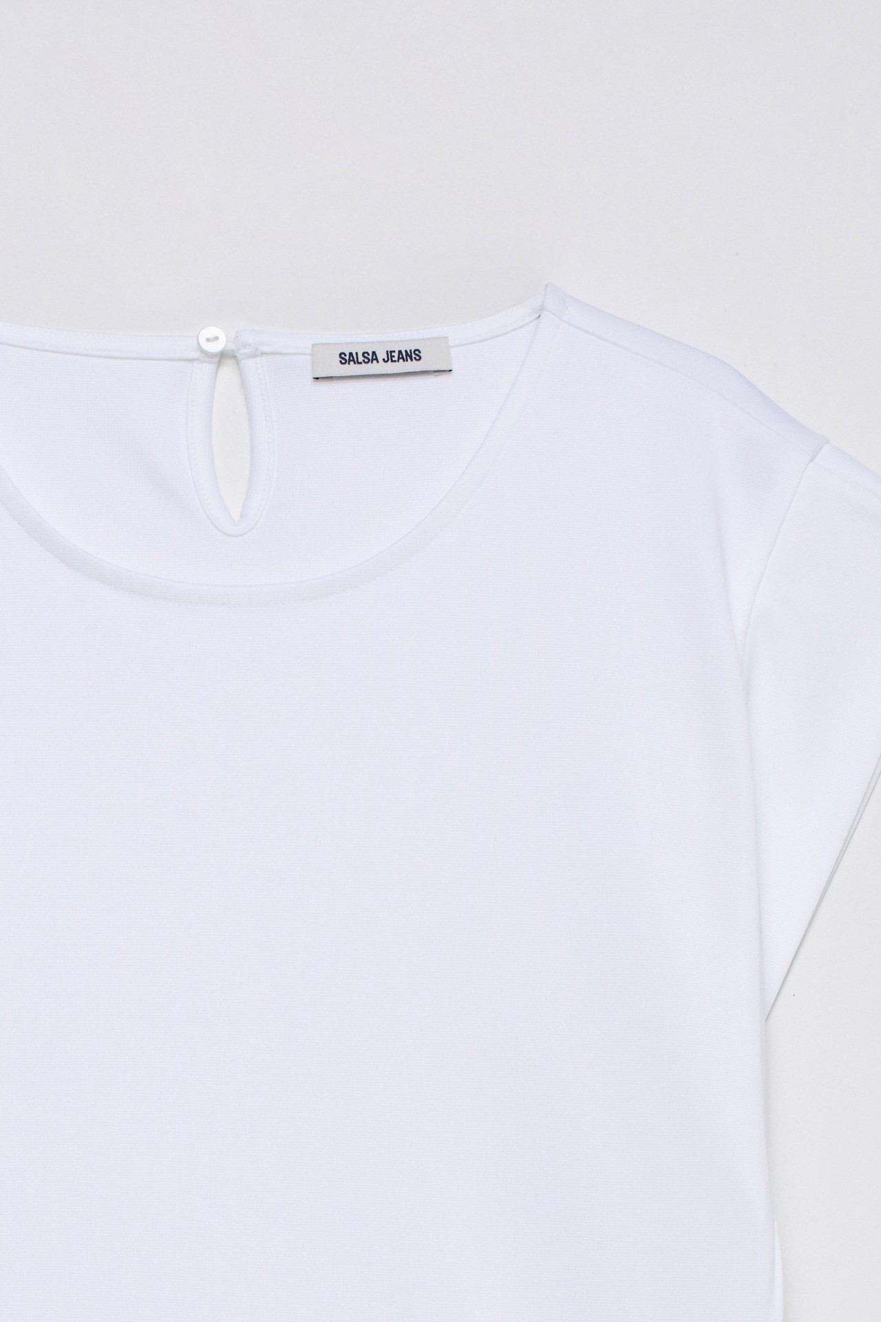 T-SHIRT COM BOT�ES