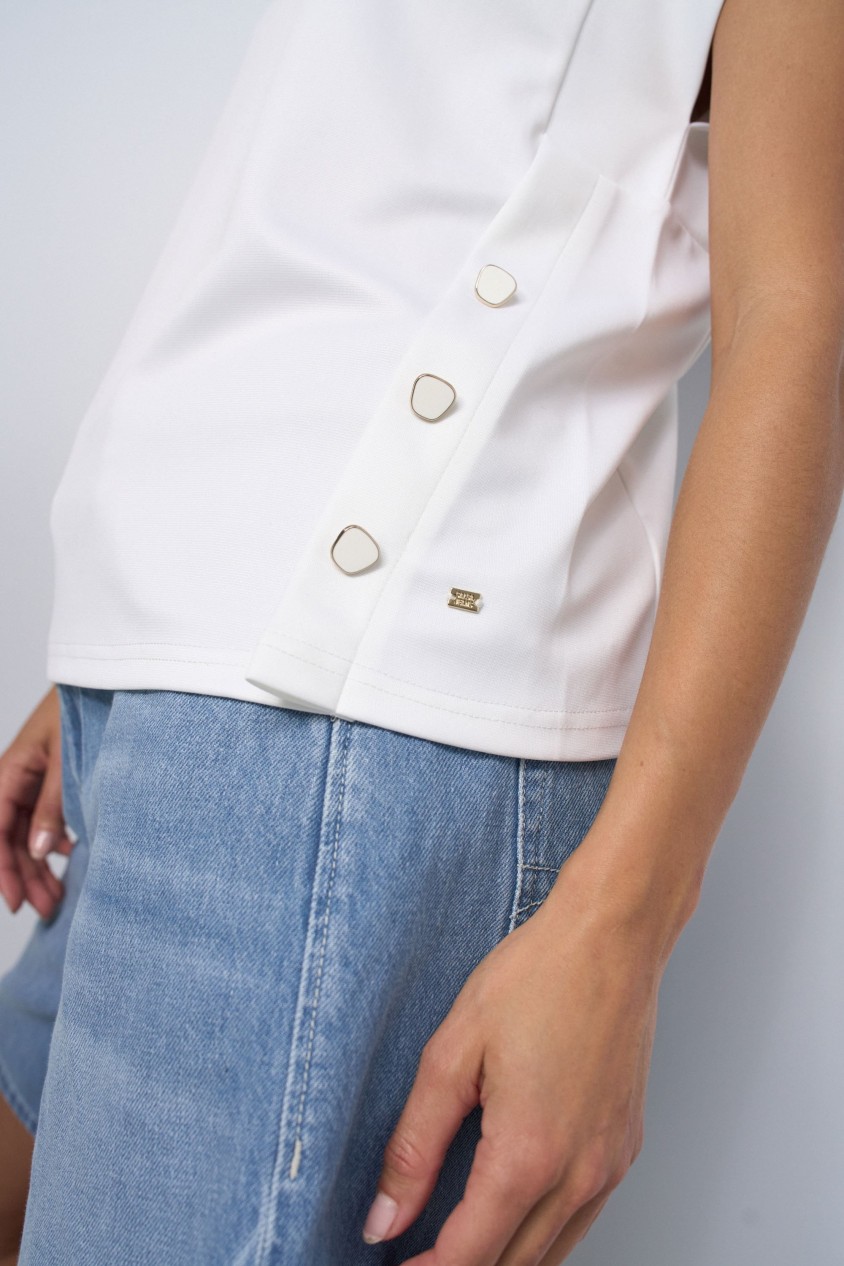 T-SHIRT WITH BUTTONS