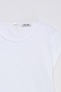 T-SHIRT COM BOT�ES