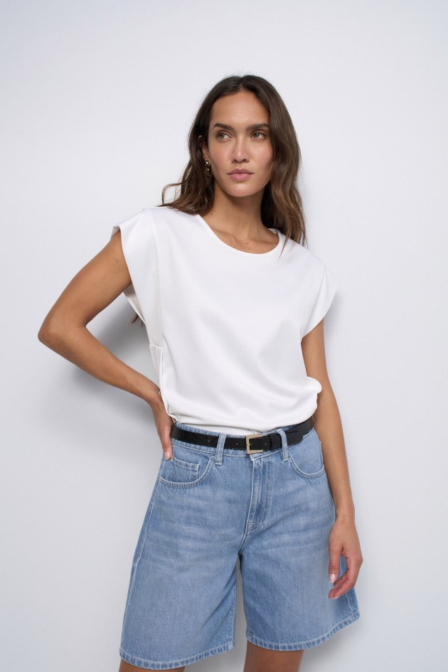 T-SHIRT COM BOT�ES
