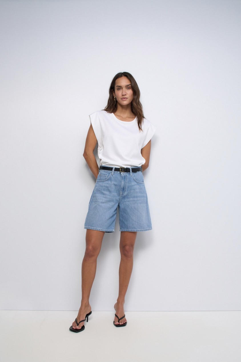 T-SHIRT WITH BUTTONS