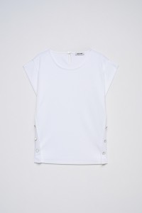 T-SHIRT COM BOT�ES
