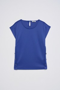 T-SHIRT COM BOT�ES