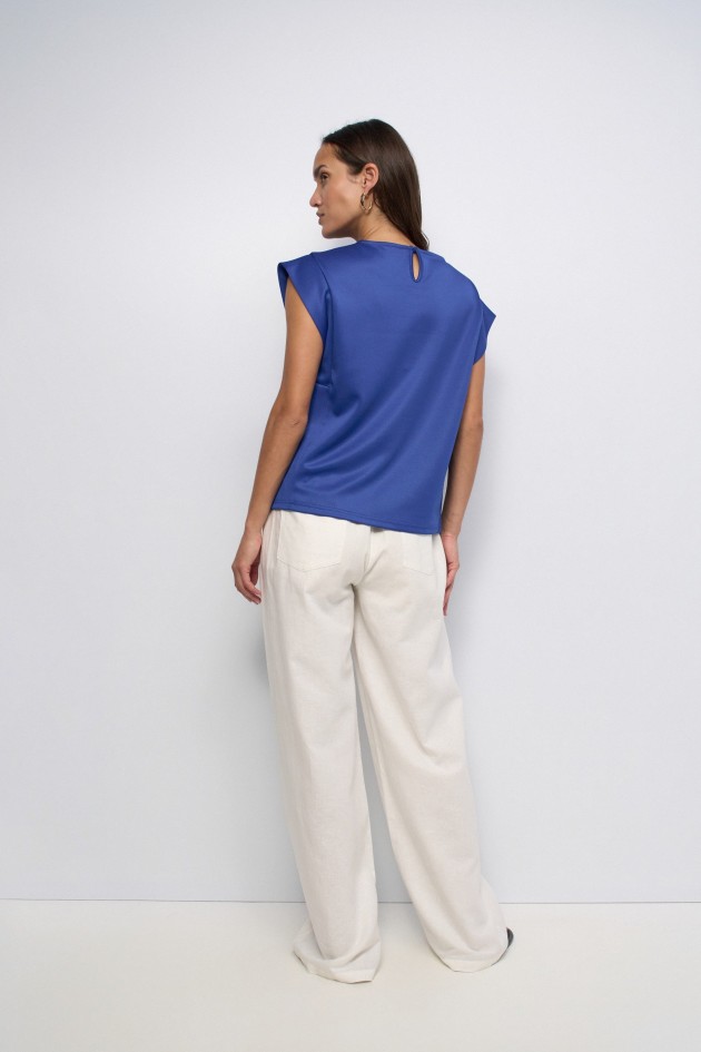 T-SHIRT COM BOTÕES