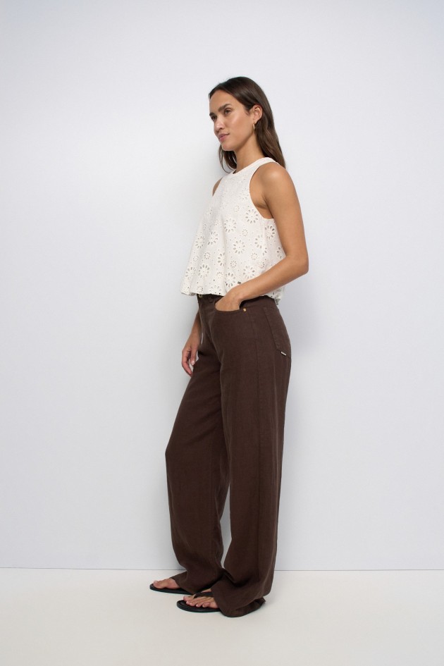BLUSA COM BORDADOS
