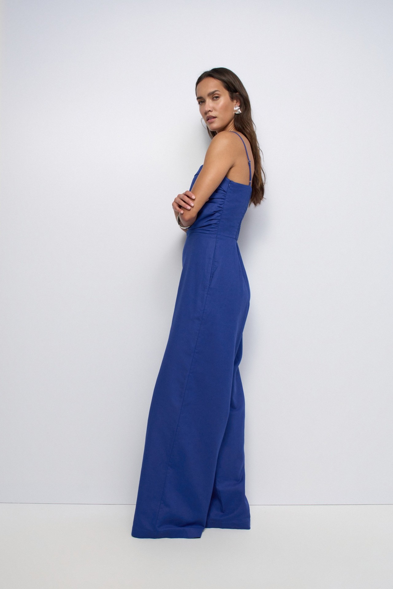 JUMPSUIT MIT LEINEN