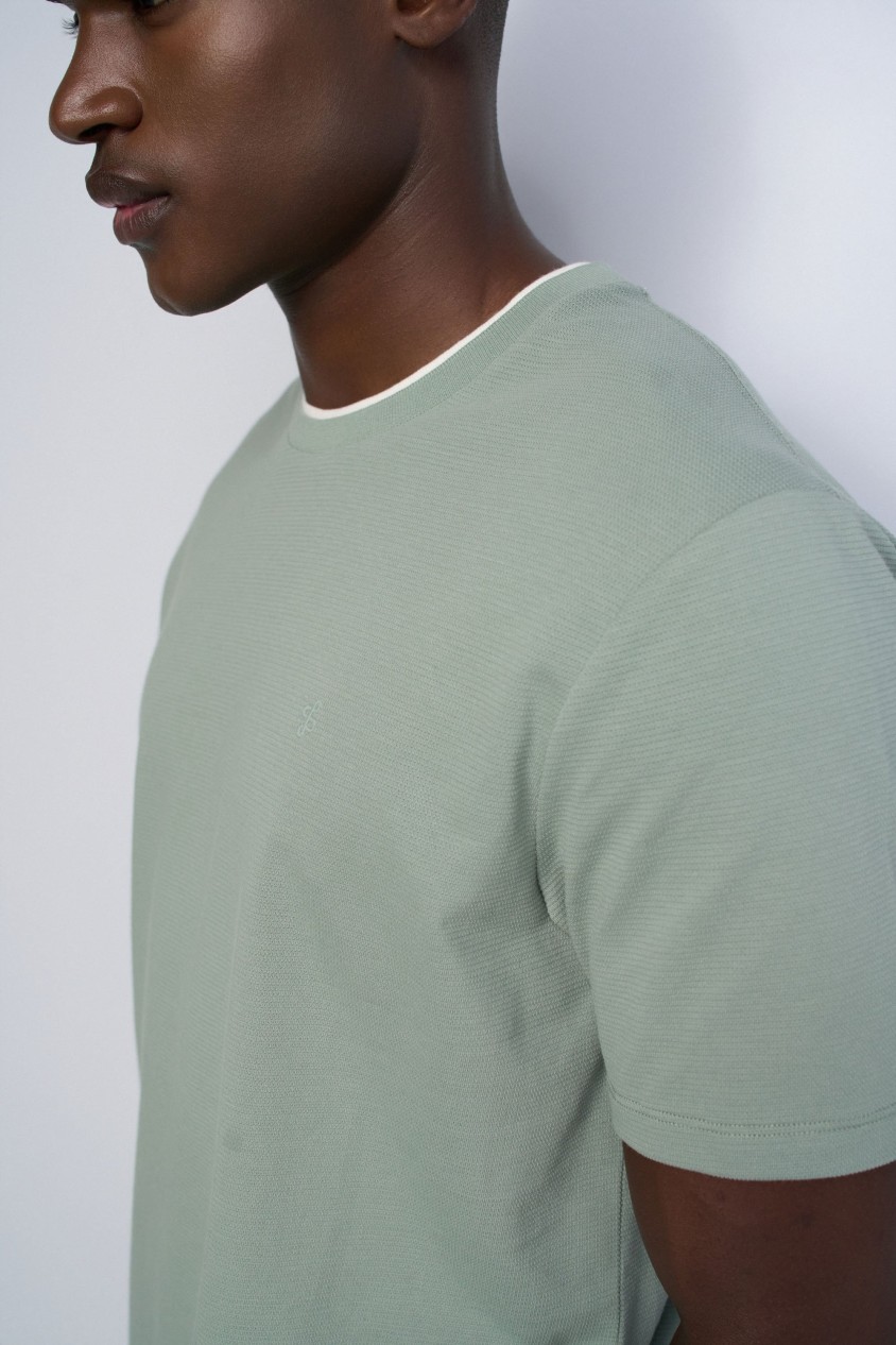 T-SHIRT MIT STRUKTUR