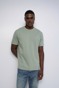 TEXTURED T-SHIRT