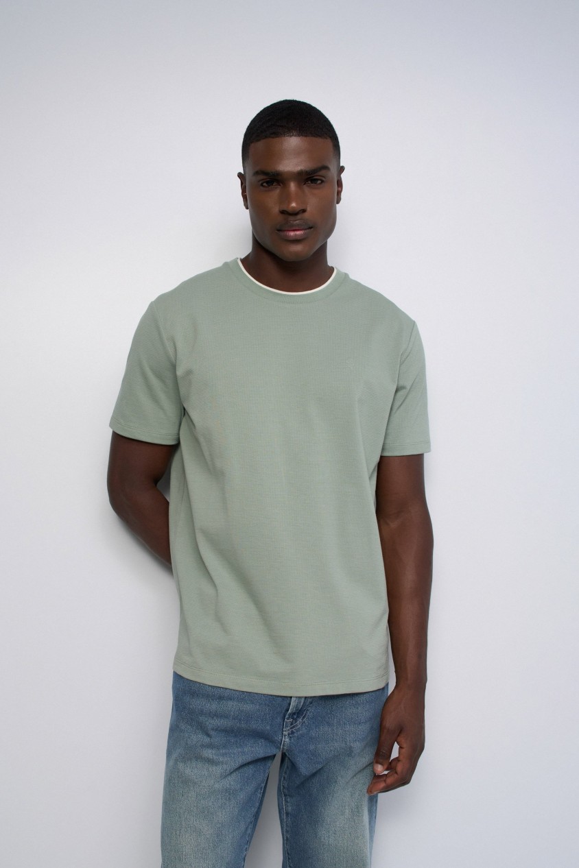 T-SHIRT MIT STRUKTUR