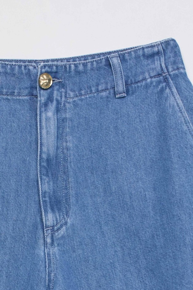 BAGGY LIGHT-DENIM-SHORTS