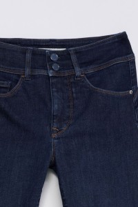 SECRET PUSH IN SKINNY JEANS