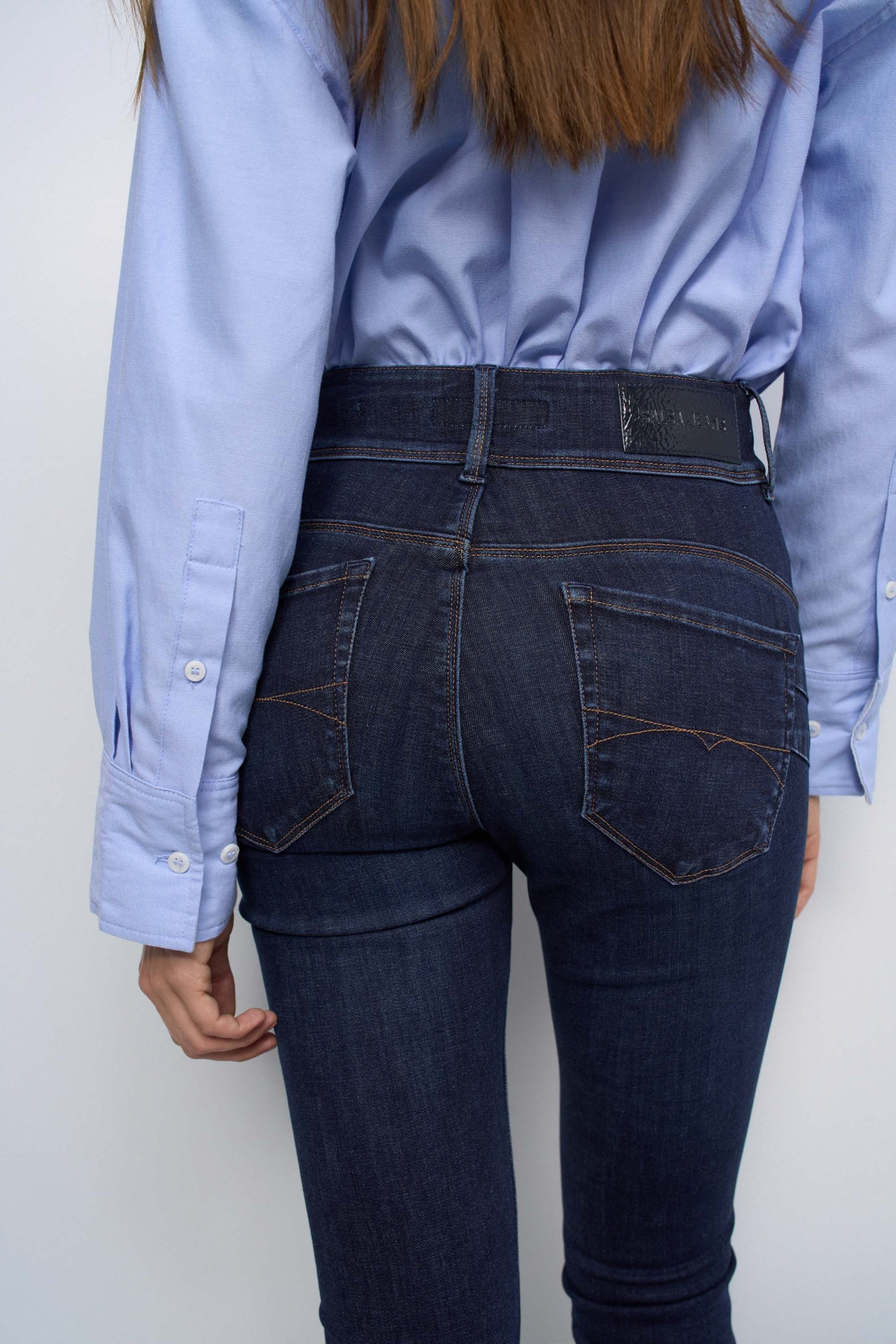 SECRET PUSH IN SKINNY JEANS