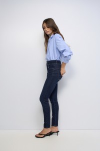 SECRET PUSH IN SKINNY JEANS