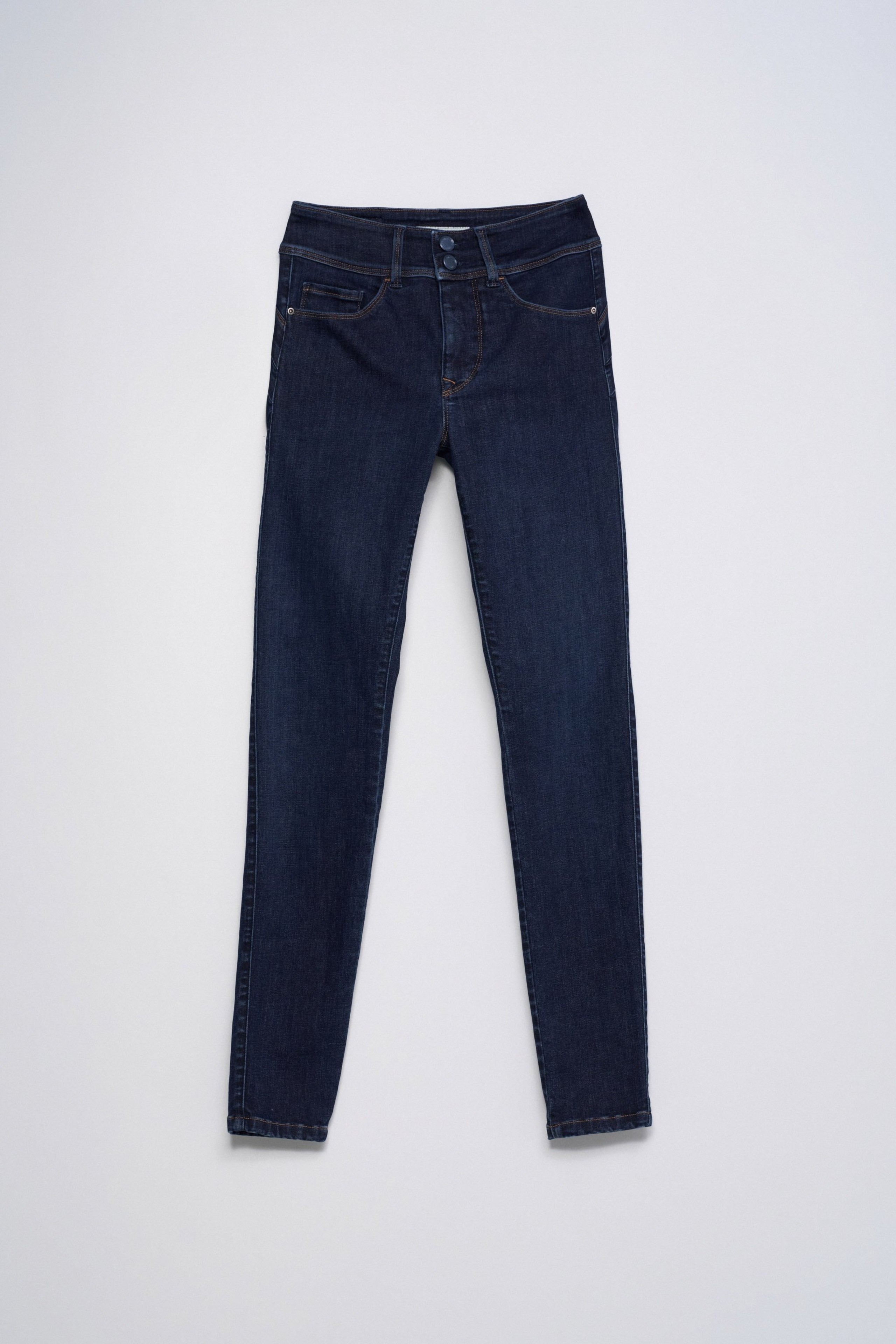 SECRET PUSH IN SKINNY JEANS