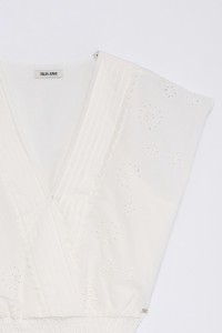 BLUSA COM BORDADO INGL�S