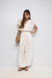 BLUSA COM BORDADO INGL�S