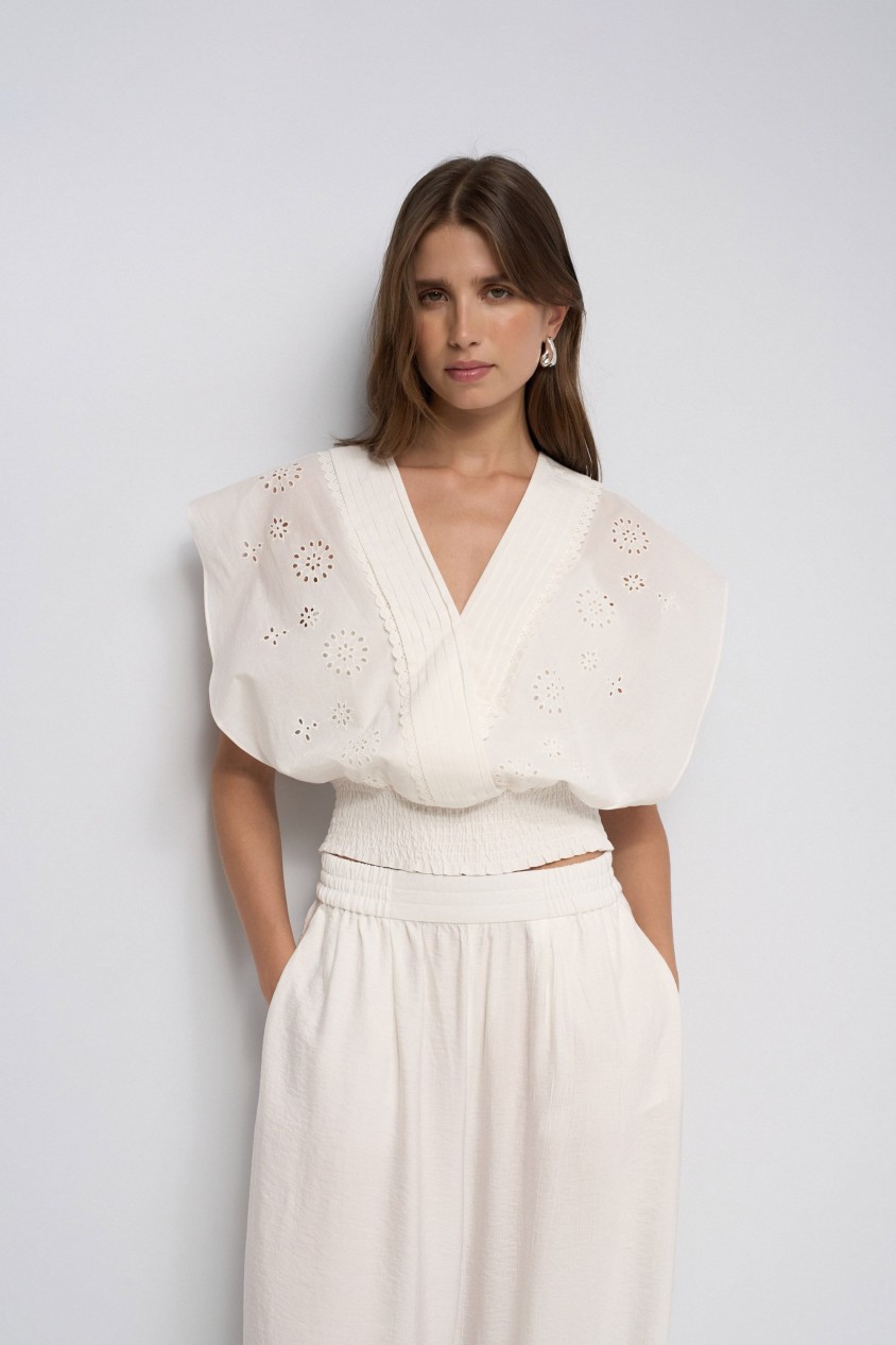 BLUSA COM BORDADO INGL�S