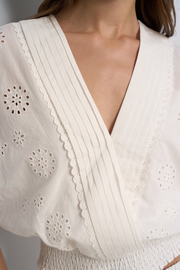 BLUSE MIT ENGLISCHER STICKEREI