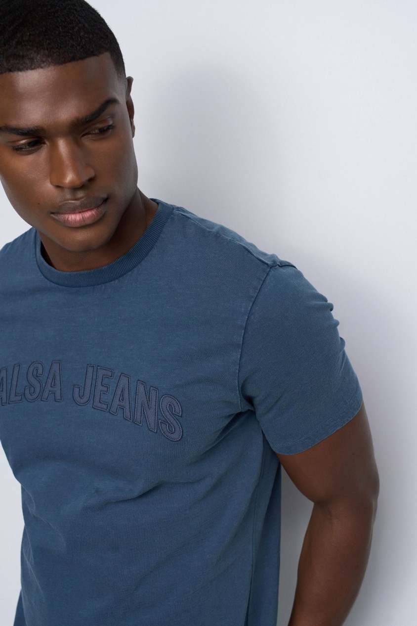T-SHIRT MIT BRANDING